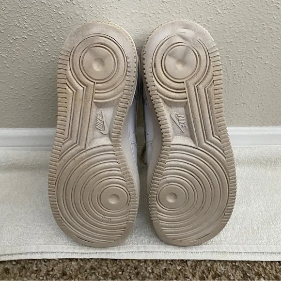 NIKE Air Force 1 shoes sneakers white leather women ladies size 6.0 clean EUC - Picture 6 of 6